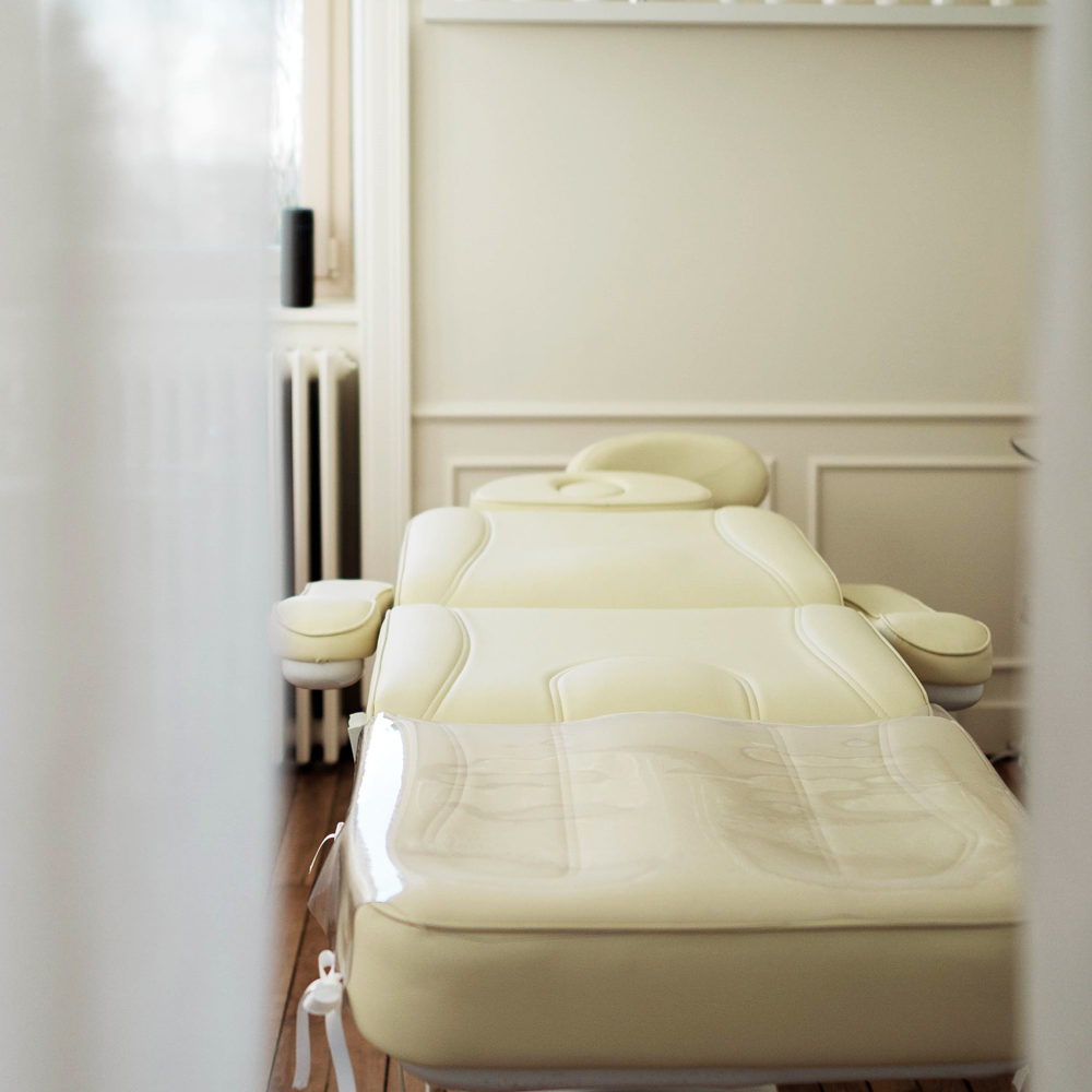 maison-durieux-chambres-hotes-luxe-limoges-institut-de-beaute-table-massage-soins-soins-energetiques-sophrologie